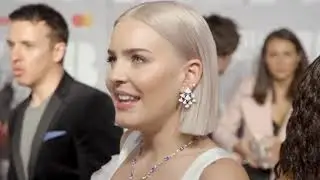 Anne-Marie bumps into Little Mix at the BRITs 2019 | Hits Radio