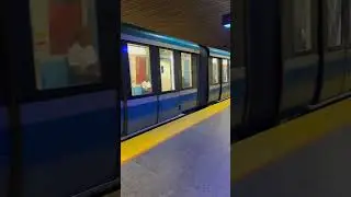 Bombardier (Alstom) MPM-10 &ldquo;Azur&rdquo; departing LaSalle Station