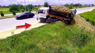Wow!! Scary Machines Transforming a Landfill with Dump Trucks & Dozers in Action!