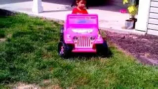 'Hello Kitty' Coupe 6-Volt Battery-Powered Ride-On(Pink Car ) - Kids riding video