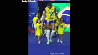 Cute moment of Gabi & Sheilla&rsquo;s twin daughters