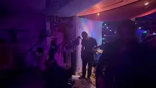 EVEVEYONES A DOG TO YOU - Alexander Flexman & the Black Moon (Live at MORSAMOUR Studios)