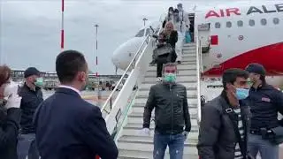 Momenti kur infermieret shqiptare mberrijne ne Itali, Di Maio perulet para tyre
