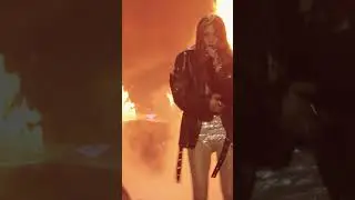 Eva Queen performe un medley en live aux Flammes 2025