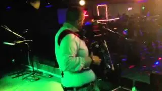 Orgullo alteno-el botas blancas