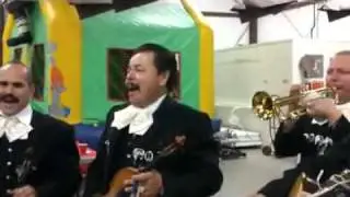 El Mantecas tocando en una chamba III