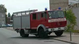 Großbrand in  Neuss bei einer Paperfabrik