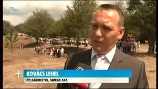 2013. Farkaslaka ; J&eacute;zus Sz&iacute;ve kil&aacute;t&oacute;