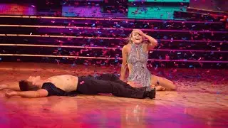 Witney Carson&rsquo;s Husband & Kids Jump In on DWTS Finale Win Celebration