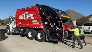 Best Trash: Fast Freightliner McNeilus Rear Loader on Manual Recycling