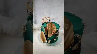 #cakevideo #greencake #velur #тортнаденьрождение #тортнапраздник #золото #изумрудный #happybirthday