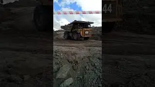 HD CAT 777 Muatan Melintas