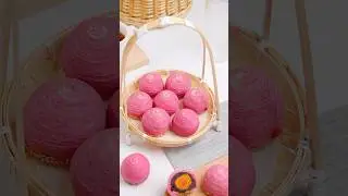 🐣🍪Golden spiral egg yolk pastries &mdash; a beloved Mid-Autumn Festival treat.