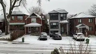 Toronto m&ugrave;a đ&ocirc;ng bảo tuyết rơi trắng xo&aacute; đường gi&oacute; mạnh v&agrave; rất l&agrave; lạnh trong th&agrave;nh phố Canada