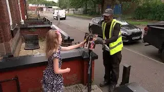 Primary school girl learns sign language to bring cheer to hero delivery driver