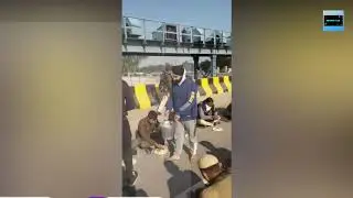 Sikh People Serving Langar to Policeman | News | THE INFO CLUB