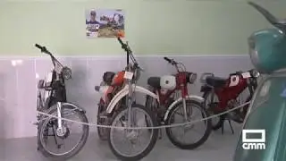 Martín cambió el tabaco por la restauración de motos antiguas