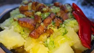 FLEICĂ DE PORC CU CARTOFI NATUR SI MUJDEI.