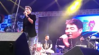 Anindya Bose sings valobasha maney Archies gallery at Jadavpur Yuva Utsab
