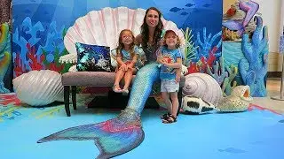 Meeting a Mall Mermaid!