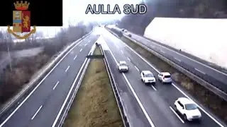 Contromano in autostrada: patente ritirata e multa da mille euro