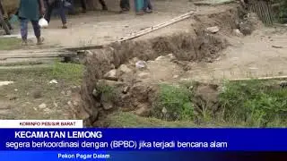 BUPATI PESISIR BARAT MENYERAHKAN BANTUAN KEPADA KORBAN BENCANA ALAM DI KECAMATAN LEMONG