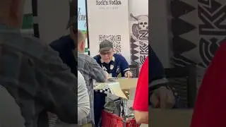 🎙 KiDface Autographz 🎙 presents MEETING ROCK LEGEND RICK NIELSEN FROM THE BAND CHEAP TRICK 🎸