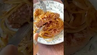 Bora fazer um hamb&uacute;rguer acebolado com shoyu #shorts #receitarapidaefacil #hamb&uacute;rguer