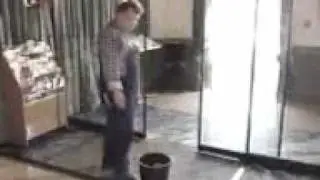 videos engraados   funny   limpando os vidros