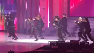 Booster dance mirror | Stray Kids