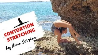 Contortion stretching. Contortionist Anna.
