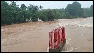 subscribe kadaadi Bridge Nadi se Bhar Gaya Gaon Mein pura Pani ghus Gaya abhi chalne jaane ke liye t