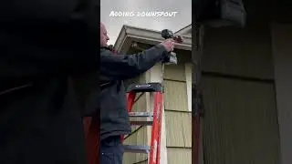 Добавить водосточную трубу для слива воды из желобов