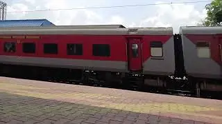 20805 Andhra Pradesh Express skipping station with beast mode Indian Railways honking sound