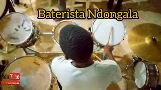 Baterista do Grupo flauta da paz Ndongala Samuel