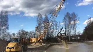 1/2 Liebherr HS 882 HD mit Schleppschaufel bel&auml;dt CAT 730 Dumper / Liebherr dragline loading Cat 730