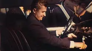 Ceaușescu conduc&acirc;nd prima mașină fabricată &icirc;n Rom&acirc;nia- Dacia 1100 (1968) [COLOR]