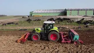 Semis de pois avec un Claas