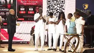 Praise session with Dr Stephen Akintayo
