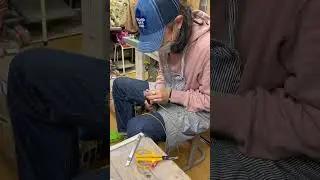 ある日の　手作り靴教室　靴紐作り　#レザークラフト#ハンドソーンウエルテッド #手作り靴 #靴学校 #靴教室#leathercraft #shoemaker #shoemaking