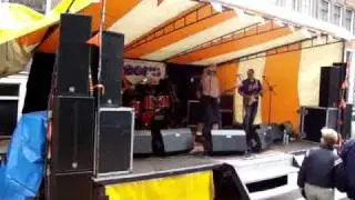 Rock coverband Steal speelt ZZ-top op Koninginnedag in Amsterdam 2010