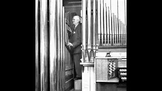 André Marchal improvise à l'orgue de Notre-Dame de Paris