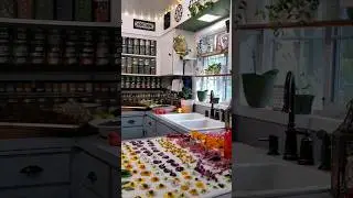 My summer kitchen 🌱🌼🫐 #aesthetic #kitchen #herbal  #gardenharvest #garden  #edibleflowers #home