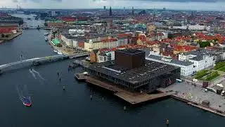 Drone Amalienborg, Operaen og Skuespilhuset