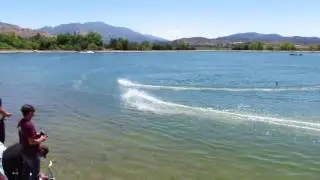 HDV Team Swoop scater wheelie and Phong's Area 52 V