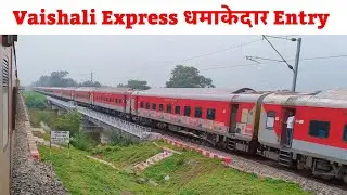 12554 Vaishali Express Inside View | Siwan Railway Station arriving at Indian Railways