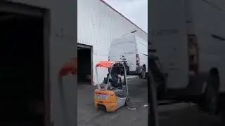 LO CHIAMANO PER CARICARE 2 COLLI E INVECE GUARDATE CHE COSA GLI FANNO FARE!!
