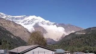 इतिहासकै दुर्लभ दृश्य : धौलागिरीसँगैको मानापाथी हिमालमा ठूलाे हिमपहिरो  | Snow Slide at Manapathi