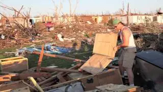 Advocate photographer captures Joplin tornado aftermath