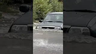Controlling The Bow Wave&hellip;👏🏼 #Wading #SuzukiVitara #Deepwater #Felmershamflooding #FLOOD #UKFloods